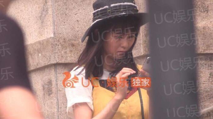 "Phó Hằng" Hứa Khải bị paparazzi bắt gặp hẹn hò với kẻ thứ 3 Bạch Lộc - Ảnh 1. "Phó Hằng" Hứa Khải bị paparazzi bắt gặp hẹn hò với kẻ thứ 3 Bạch Lộc - Ảnh 1.