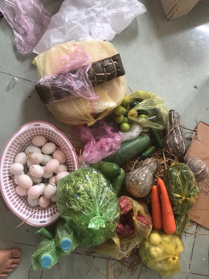 Chẳng phải sơn hào hải vị, cả núi thực phẩm sạch mẹ chồng gửi cho nàng dâu mới khiến nhiều chị em ao ước - Ảnh 2.