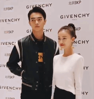 Phó Hằng Hứa Khải xuất hiện gượng gạo bên Anh Lạc sau loạt ảnh hẹn hò với hồ ly tinh bị paparazzi công bố - Ảnh 10.