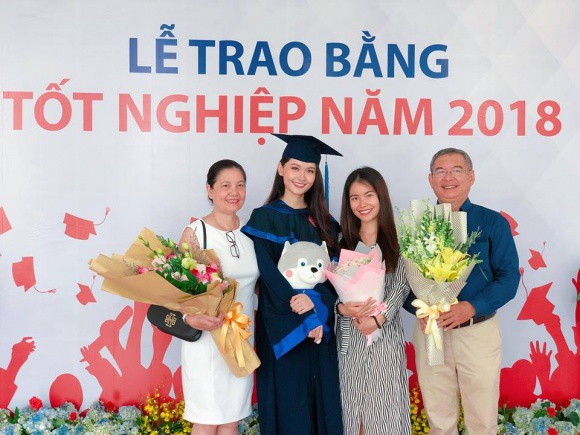 Á hậu Thùy Dung rạng rỡ trong ngày tốt nghiệp tại đại học Ngoại Thương - Ảnh 2.