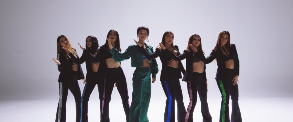 Miu Lê diện trang phục táo bạo, khoe vòng 1 nóng bỏng trong MV Muốn phiên bản Dance - Ảnh 4. Miu Lê diện trang phục táo bạo, khoe vòng 1 nóng bỏng trong MV Muốn phiên bản Dance - Ảnh 4.