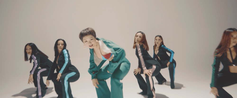 Miu Lê diện trang phục táo bạo, khoe vòng 1 nóng bỏng trong MV Muốn phiên bản Dance - Ảnh 5. Miu Lê diện trang phục táo bạo, khoe vòng 1 nóng bỏng trong MV Muốn phiên bản Dance - Ảnh 5.
