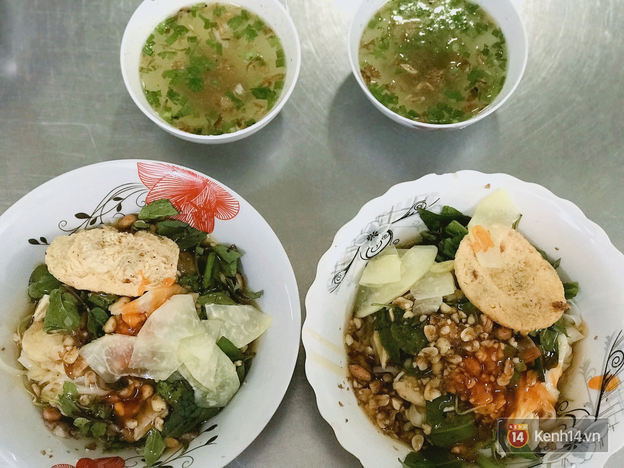 Con hẻm nhỏ ngay trung tâm quận 3 có vô vàn món ngon đang chờ bạn đến đánh chén - Ảnh 1.