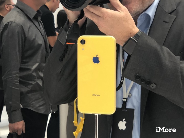 Vì đâu mà iPhone XR phải lên kệ muộn hơn vào tháng 10 dù công nghệ không mới? - Ảnh 1. Vì đâu mà iPhone XR phải lên kệ muộn hơn vào tháng 10 dù công nghệ không mới? - Ảnh 1.