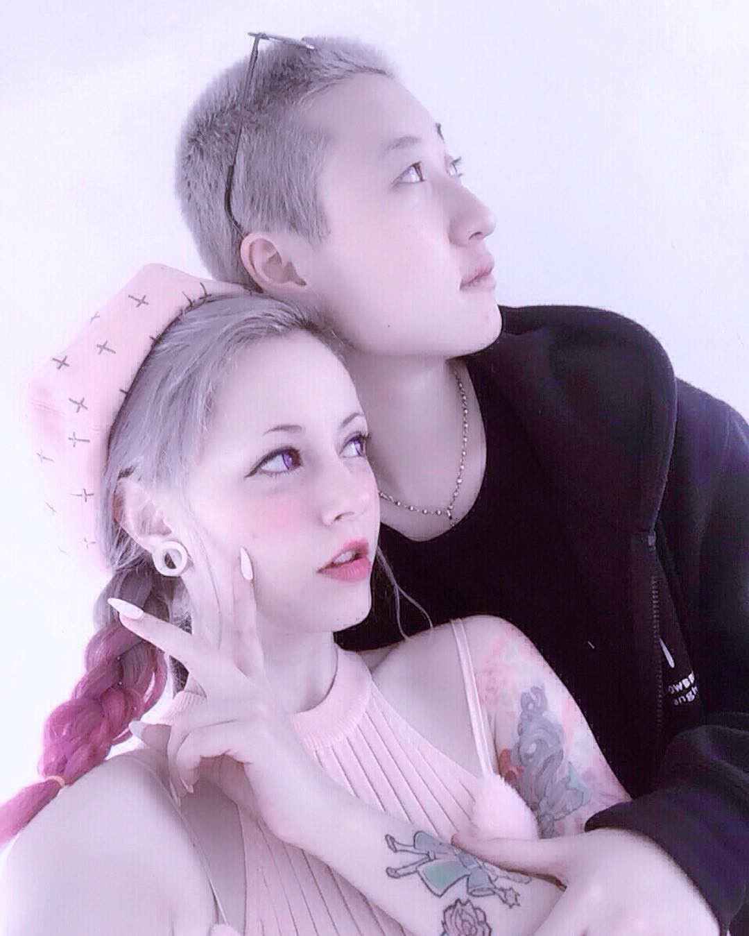 Bạn gái đồng tính xác nhận đính hôn với con rơi Thành Long, cả 2 cùng làm chủ studio chụp ảnh - Ảnh 8. Bạn gái đồng tính xác nhận đính hôn với con rơi Thành Long, cả 2 cùng làm chủ studio chụp ảnh - Ảnh 8.
