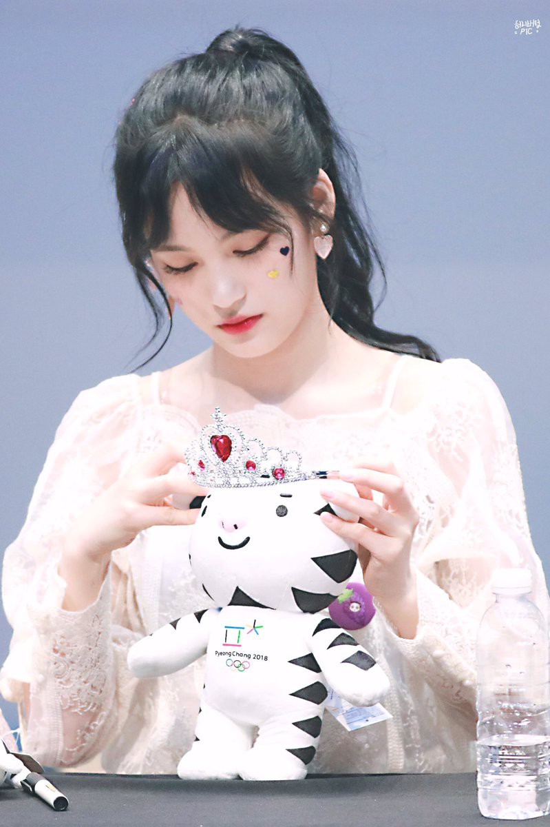 Đẹp cực phẩm chưa đủ, 10 mỹ nhân Kpop này trở thành hiện tượng nhờ thần thái bức người trời sinh - Ảnh 32. Đẹp cực phẩm chưa đủ, 10 mỹ nhân Kpop này trở thành hiện tượng nhờ thần thái bức người trời sinh - Ảnh 32.