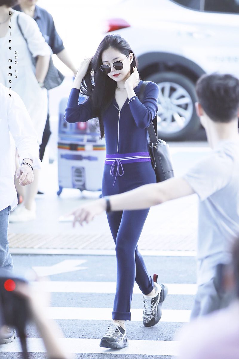 Đẹp cực phẩm chưa đủ, 10 mỹ nhân Kpop này trở thành hiện tượng nhờ thần thái bức người trời sinh - Ảnh 11. Đẹp cực phẩm chưa đủ, 10 mỹ nhân Kpop này trở thành hiện tượng nhờ thần thái bức người trời sinh - Ảnh 11.