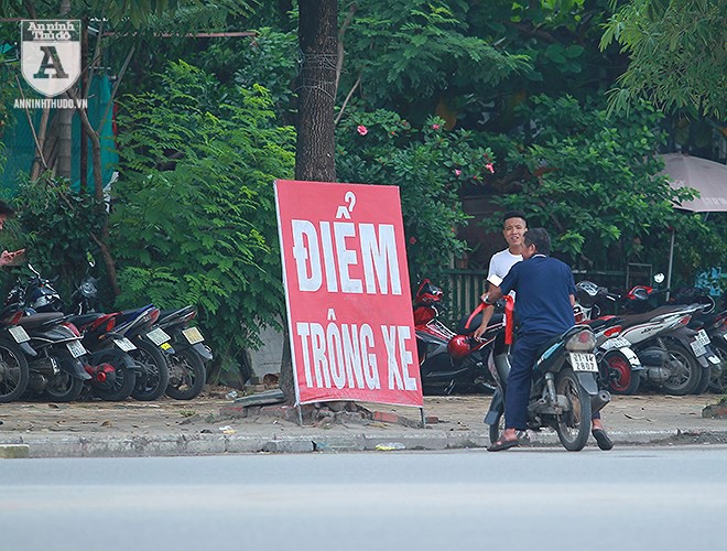 Tranh thủ người hâm mộ đón đội Olympic Việt Nam, nhiều điểm trông giữ xe tự phát chặt chém tại Mỹ Đình - Ảnh 7.