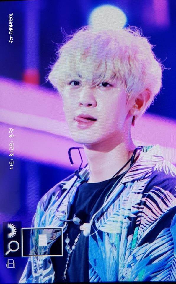 Fan náo loạn trước màu tóc bạch kim của Chanyeol, ngày comeback của EXO đang rất gần? - Ảnh 4.