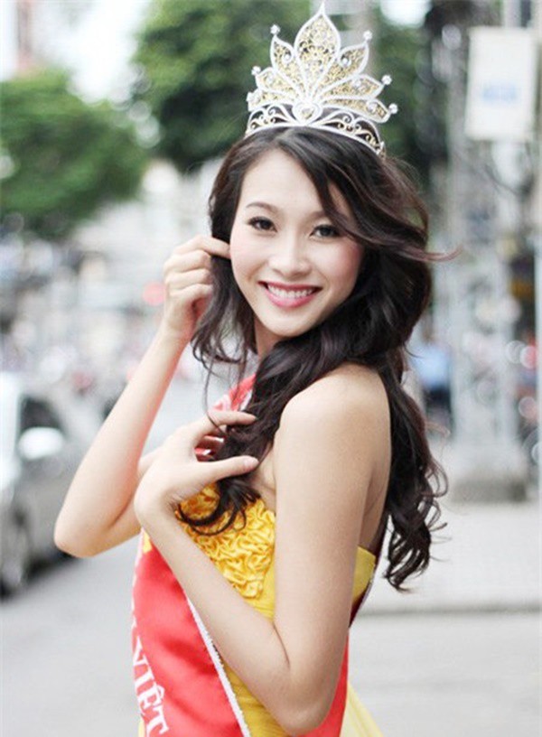 Hoa hậu Việt Nam ngày mới đăng quang: Người bị ném đá về nhan sắc, kẻ được cả truyền thông quốc tế tán dương - Ảnh 15. Hoa hậu Việt Nam ngày mới đăng quang: Người bị ném đá về nhan sắc, kẻ được cả truyền thông quốc tế tán dương - Ảnh 15.