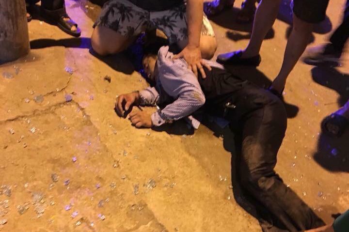 3 đối tượng mang súng, đi ô tô vào cướp tiệm vàng tại Sơn La - Ảnh 3. 3 đối tượng mang súng, đi ô tô vào cướp tiệm vàng tại Sơn La - Ảnh 3.