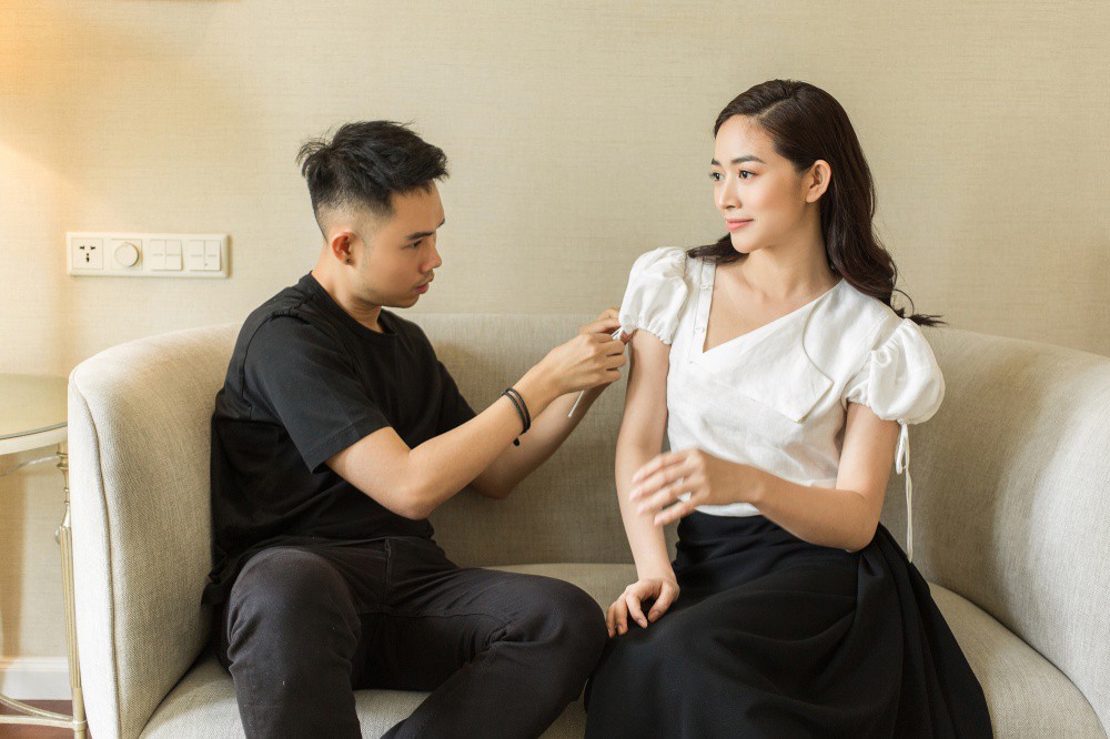 Lên đồ cho show Lâm Gia Khang, Kaity Nguyễn không ngờ mình đụng hàng luôn Hương Giang, Võ Hoàng Yến - Ảnh 11.