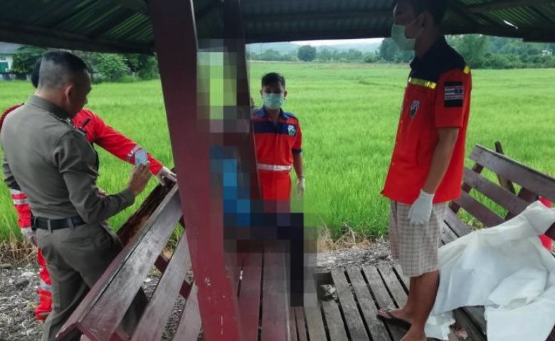 Thái Lan: Người đàn ông ngồi cạnh và nói chuyện với xác chết ở bến xe bus suốt cả tiếng đồng hồ - Ảnh 1. Thái Lan: Người đàn ông ngồi cạnh và nói chuyện với xác chết ở bến xe bus suốt cả tiếng đồng hồ - Ảnh 1.