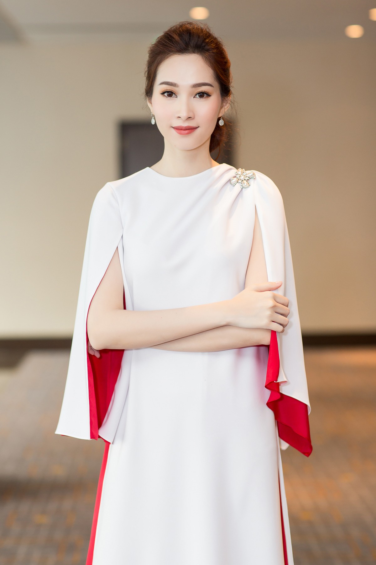 Hoa hậu Việt Nam ngày mới đăng quang: Người bị ném đá về nhan sắc, kẻ được cả truyền thông quốc tế tán dương - Ảnh 19. Hoa hậu Việt Nam ngày mới đăng quang: Người bị ném đá về nhan sắc, kẻ được cả truyền thông quốc tế tán dương - Ảnh 19.