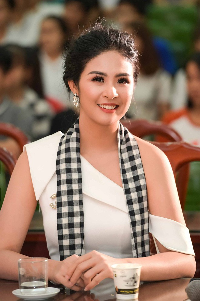 Hoa hậu Việt Nam ngày mới đăng quang: Người bị ném đá về nhan sắc, kẻ được cả truyền thông quốc tế tán dương - Ảnh 12. Hoa hậu Việt Nam ngày mới đăng quang: Người bị ném đá về nhan sắc, kẻ được cả truyền thông quốc tế tán dương - Ảnh 12.