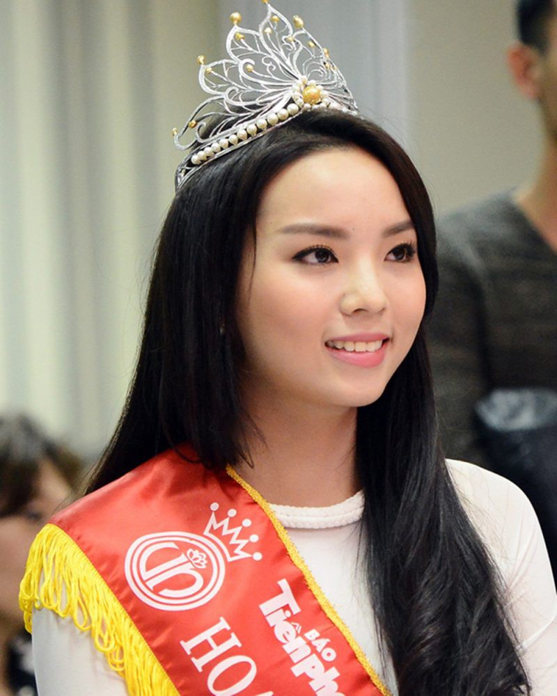Hoa hậu Việt Nam ngày mới đăng quang: Người bị ném đá về nhan sắc, kẻ được cả truyền thông quốc tế tán dương - Ảnh 22. Hoa hậu Việt Nam ngày mới đăng quang: Người bị ném đá về nhan sắc, kẻ được cả truyền thông quốc tế tán dương - Ảnh 22.