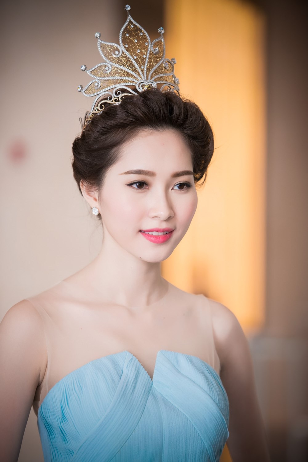 Hoa hậu Việt Nam ngày mới đăng quang: Người bị ném đá về nhan sắc, kẻ được cả truyền thông quốc tế tán dương - Ảnh 17. Hoa hậu Việt Nam ngày mới đăng quang: Người bị ném đá về nhan sắc, kẻ được cả truyền thông quốc tế tán dương - Ảnh 17.