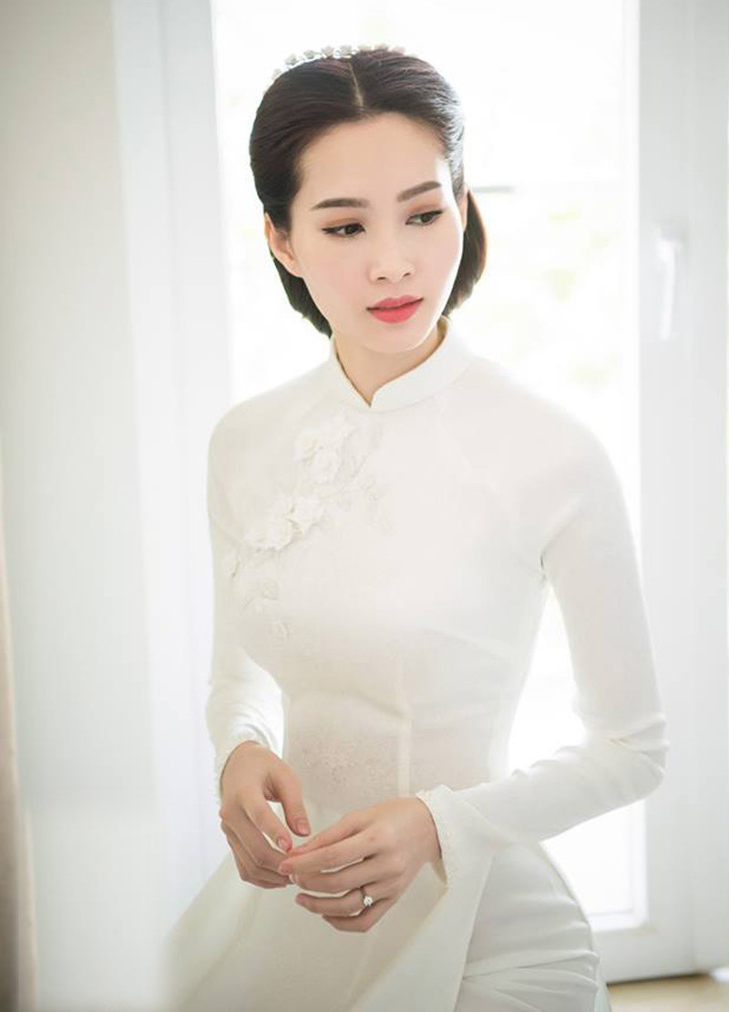 Hoa hậu Việt Nam ngày mới đăng quang: Người bị ném đá về nhan sắc, kẻ được cả truyền thông quốc tế tán dương - Ảnh 20. Hoa hậu Việt Nam ngày mới đăng quang: Người bị ném đá về nhan sắc, kẻ được cả truyền thông quốc tế tán dương - Ảnh 20.