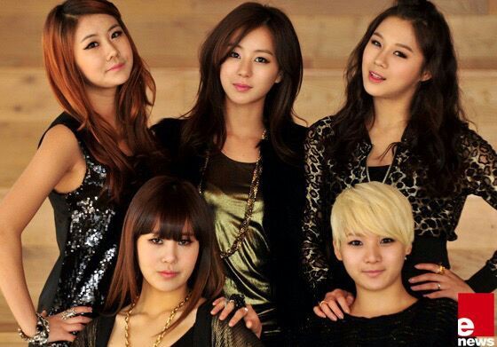 Anh chị em ruột ngoài ngành giải trí của 7 idol Kpop đình đám: Quá phí khi không gia nhập làng giải trí - Ảnh 14.
