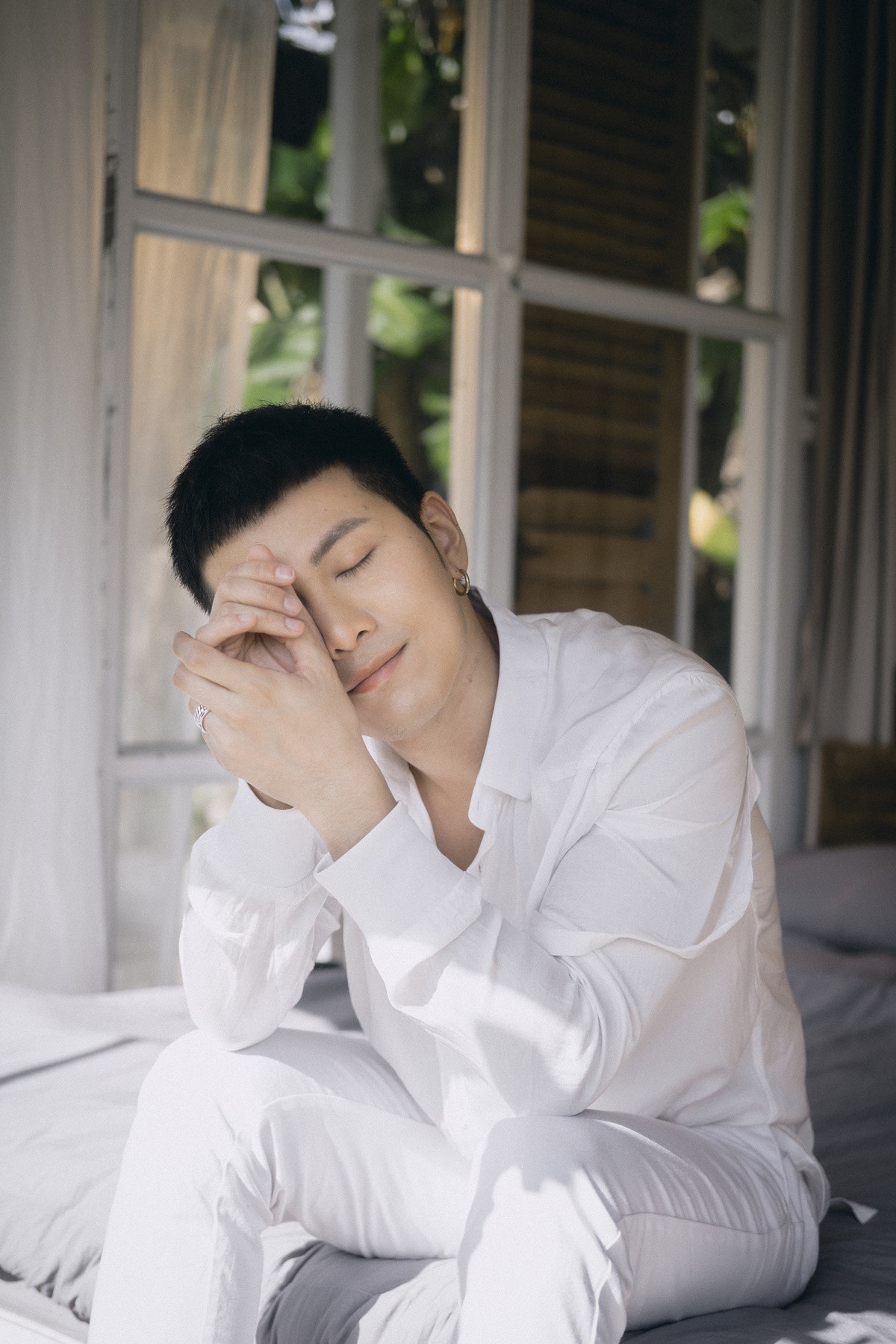 Mai Tiến Dũng tự tay làm đạo diễn, tái hiện chuyện tình tan vỡ cùng streamer Fanny trong MV mới - Ảnh 5. Mai Tiến Dũng tự tay làm đạo diễn, tái hiện chuyện tình tan vỡ cùng streamer Fanny trong MV mới - Ảnh 5.