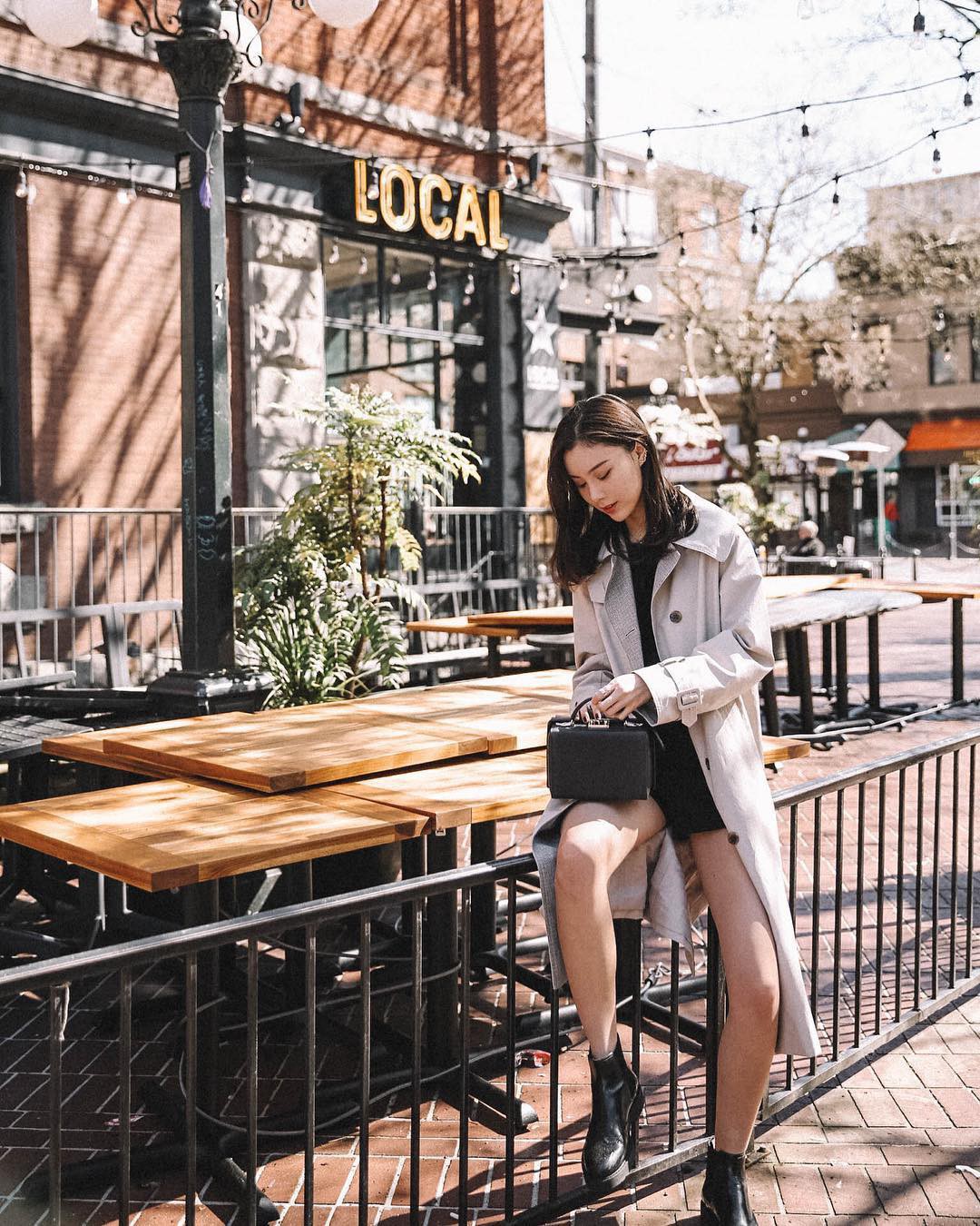 Thu này có thêm 4 kiểu áo khoác mỏng vừa xinh lại cá tính để bạn không phải mặc nguyên cả mùa mỗi chiếc blazer - Ảnh 2. Thu này có thêm 4 kiểu áo khoác mỏng vừa xinh lại cá tính để bạn không phải mặc nguyên cả mùa mỗi chiếc blazer - Ảnh 2.