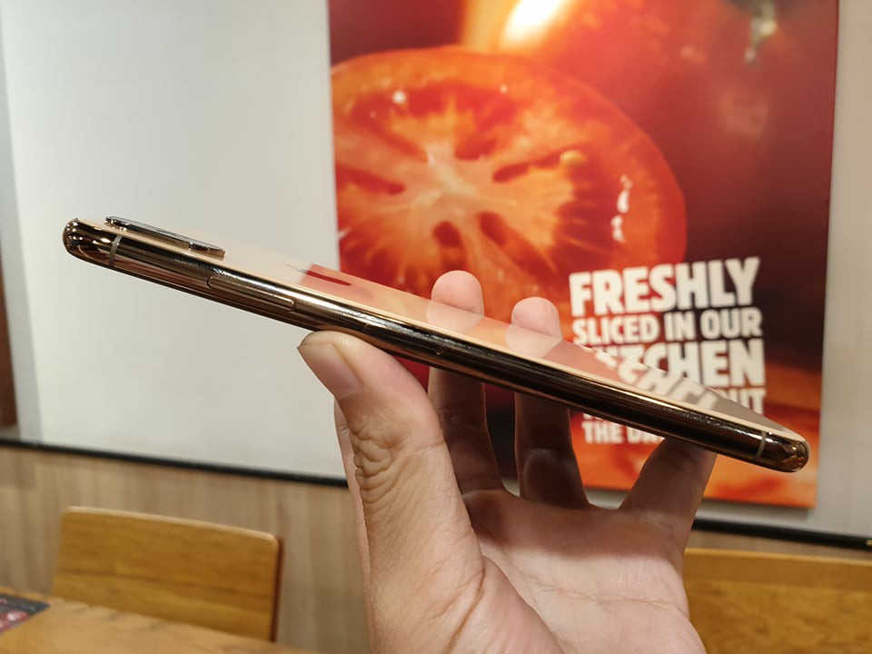 Cận cảnh iPhone XS Max 256GB Gold tuồn ra trước giờ bán, giá khởi điểm 33,9 triệu đồng, sẵn sàng xách về Việt Nam ngay đêm nay - Ảnh 9. Cận cảnh iPhone XS Max 256GB Gold tuồn ra trước giờ bán, giá khởi điểm 33,9 triệu đồng, sẵn sàng xách về Việt Nam ngay đêm nay - Ảnh 9.