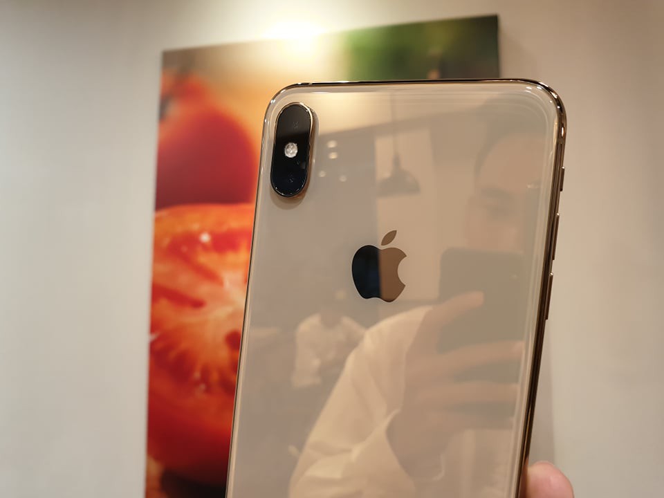 Cận cảnh iPhone XS Max 256GB Gold tuồn ra trước giờ bán, giá khởi điểm 33,9 triệu đồng, sẵn sàng xách về Việt Nam ngay đêm nay - Ảnh 11. Cận cảnh iPhone XS Max 256GB Gold tuồn ra trước giờ bán, giá khởi điểm 33,9 triệu đồng, sẵn sàng xách về Việt Nam ngay đêm nay - Ảnh 11.