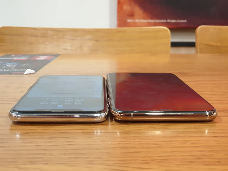 Cận cảnh iPhone XS Max 256GB Gold tuồn ra trước giờ bán, giá khởi điểm 33,9 triệu đồng, sẵn sàng xách về Việt Nam ngay đêm nay - Ảnh 18. Cận cảnh iPhone XS Max 256GB Gold tuồn ra trước giờ bán, giá khởi điểm 33,9 triệu đồng, sẵn sàng xách về Việt Nam ngay đêm nay - Ảnh 18.