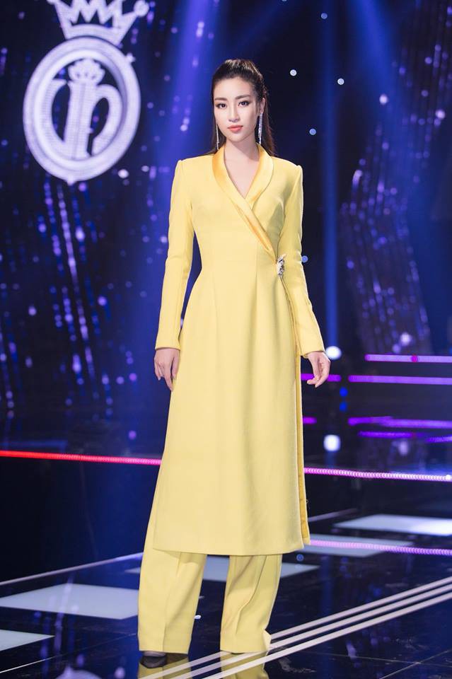 Nhẹ nh&agrave;ng, mong manh như HH Đỗ Mỹ Linh cũng c&oacute; tới 3 lần đụng độ v&aacute;y &aacute;o với người đẹp n&oacute;ng bỏng Angela Phương Trinh - Ảnh 13.