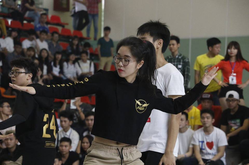 Tốt nghiệp Thủ khoa Đại học Ngoại thương, cô bạn xinh xắn nhận học bổng Thạc sĩ của trường kinh doanh lớn thứ hai Châu Âu - Ảnh 4. Tốt nghiệp Thủ khoa Đại học Ngoại thương, cô bạn xinh xắn nhận học bổng Thạc sĩ của trường kinh doanh lớn thứ hai Châu Âu - Ảnh 4.