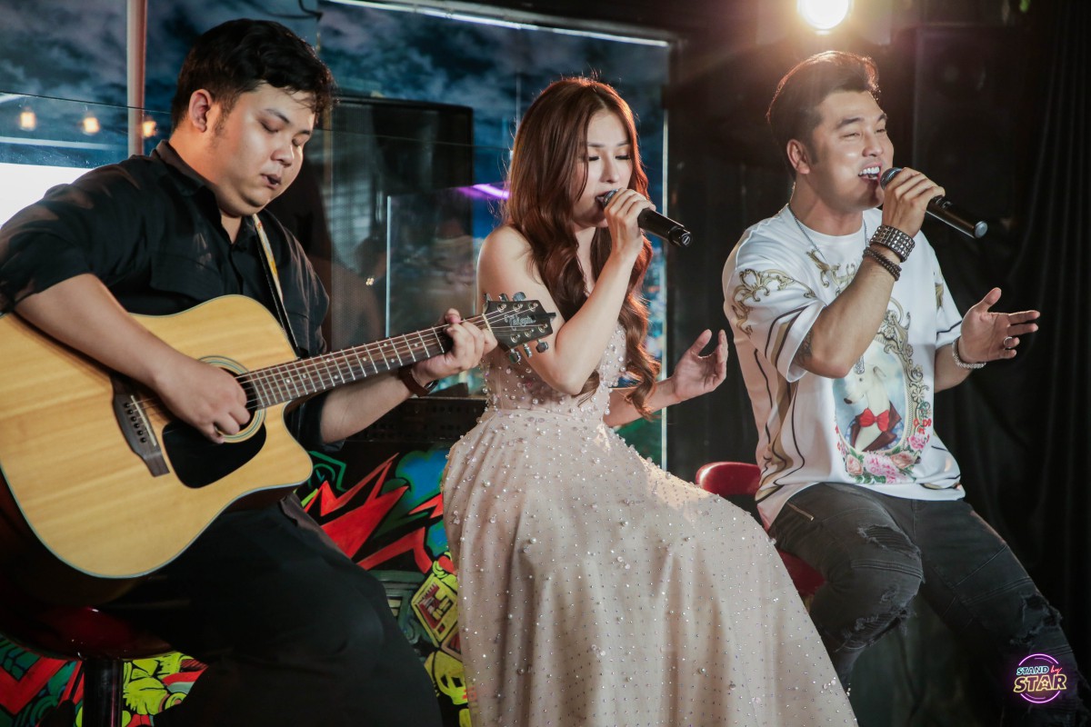 Clip: Loạt hit 10 năm huyền thoại gắn với thế hệ 8x, 9x được Ưng Hoàng Phúc - Thu Thủy bồi hồi tái hiện đầy cảm xúc - Ảnh 6. Clip: Loạt hit 10 năm huyền thoại gắn với thế hệ 8x, 9x được Ưng Hoàng Phúc - Thu Thủy bồi hồi tái hiện đầy cảm xúc - Ảnh 6.