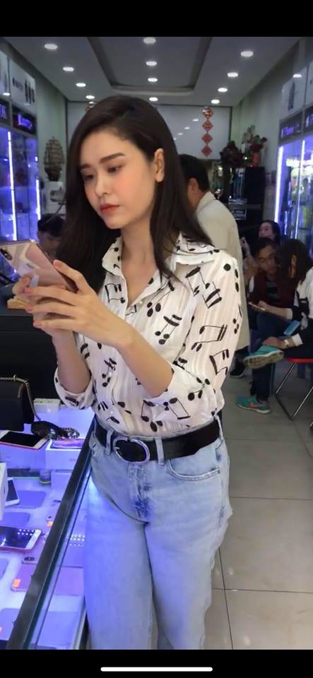 Điểm danh những ngôi sao Vbiz đầu tiên sở hữu siêu phẩm iPhone XS mới ra mắt hôm nay - Ảnh 2.