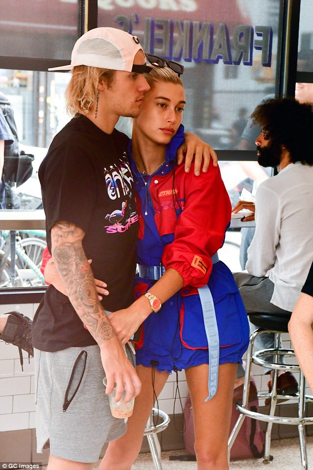 Justin Bieber đưa Hailey đến khách sạn giá 300 triệu một đêm ở Ý, có thể làm đám cưới trong vòng 53 ngày - Ảnh 1.