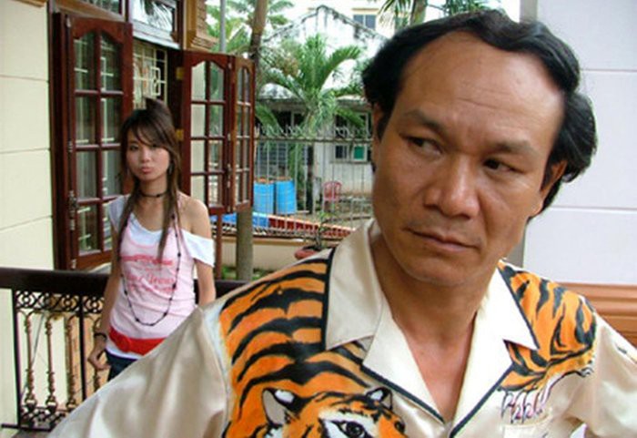Ông trùm Quỳnh Búp Bê chung thủy không ai bằng, một chiếc áo mặc tận 12 năm! - Ảnh 1. Ông trùm Quỳnh Búp Bê chung thủy không ai bằng, một chiếc áo mặc tận 12 năm! - Ảnh 1.