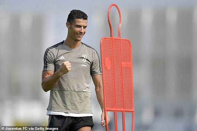Ronaldo tươi cười trở lại, khi hay tin c&oacute; thể t&aacute;i ngộ Man Utd - Ảnh 1.