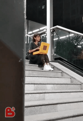 Trung thu c&ocirc; đơn: Sống xa nh&agrave; n&ecirc;n phải ăn b&aacute;nh một m&igrave;nh, tủi th&acirc;n đến mức bật kh&oacute;c, bạn đ&atilde; từng? - Ảnh 2.