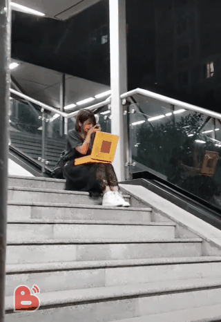 Trung thu c&ocirc; đơn: Sống xa nh&agrave; n&ecirc;n phải ăn b&aacute;nh một m&igrave;nh, tủi th&acirc;n đến mức bật kh&oacute;c, bạn đ&atilde; từng? - Ảnh 3.