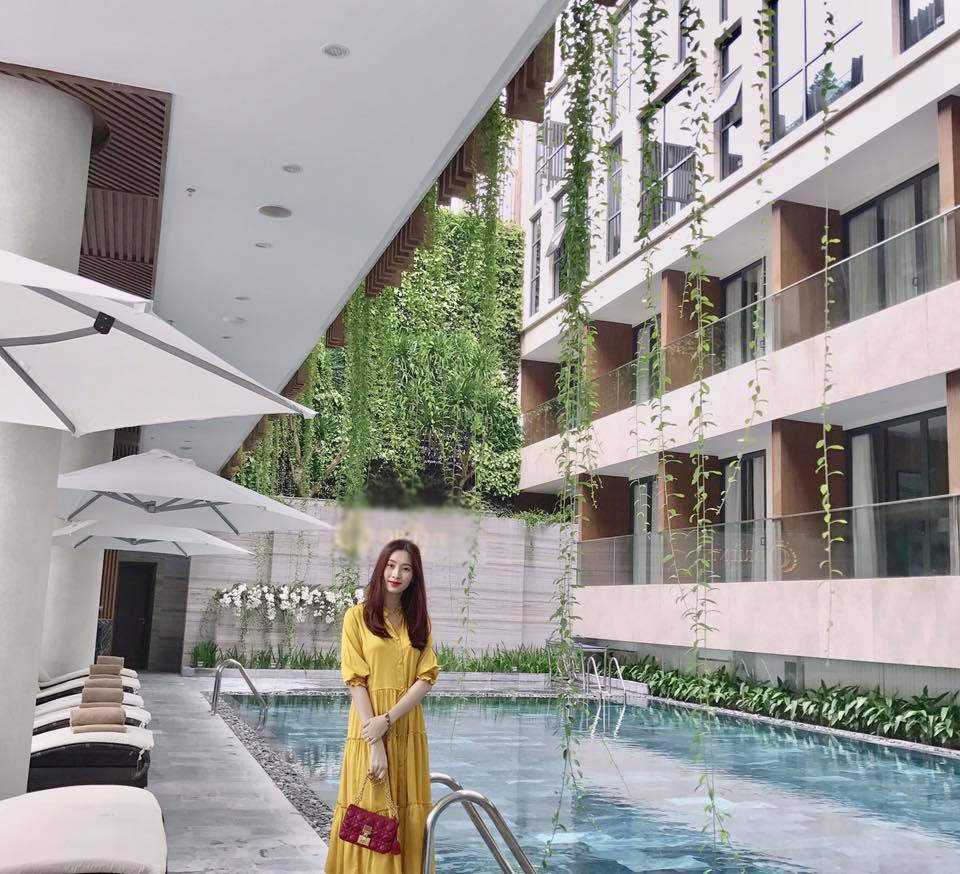 Những mẫu số chung của dàn sao nữ Vbiz khi vướng tin đồn mang thai: Tạo dáng che bụng, trung thành với đồ suông rộng - Ảnh 9.