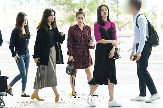 Chị em sang chảnh nhất xứ H&agrave;n đụng độ Red Velvet: Jessica tr&ocirc;ng như b&agrave; ho&agrave;ng, Krystal đẹp đ&egrave; bẹp đ&agrave;n em - Ảnh 12.