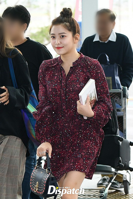 Chị em sang chảnh nhất xứ H&agrave;n đụng độ Red Velvet: Jessica tr&ocirc;ng như b&agrave; ho&agrave;ng, Krystal đẹp đ&egrave; bẹp đ&agrave;n em - Ảnh 16.