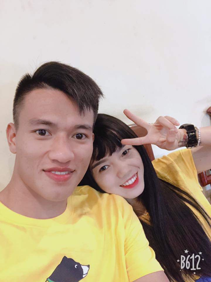 Tiền vệ đội Đà Nẵng cầu hôn ấn tượng nữ tuyển thủ Quốc gia - Ảnh 2. Tiền vệ đội Đà Nẵng cầu hôn ấn tượng nữ tuyển thủ Quốc gia - Ảnh 2.