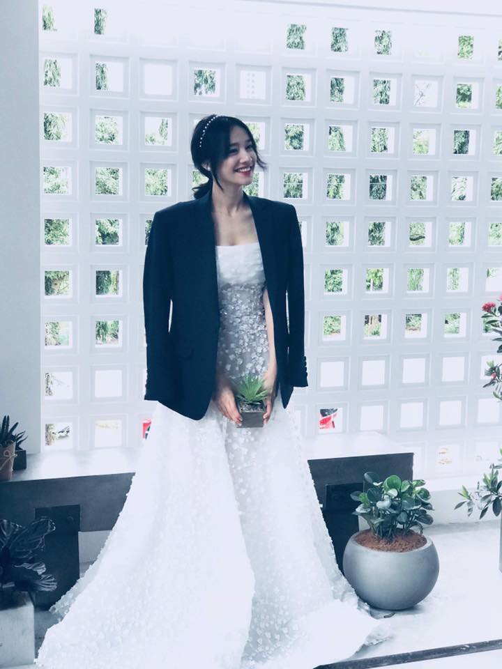 Trước thềm đám cưới, chị gái Nhã Phương xúc động gửi lời nhắn: “Em sẽ là cô dâu đẹp nhất của gia đình và những ai yêu mến em” - Ảnh 1. Trước thềm đám cưới, chị gái Nhã Phương xúc động gửi lời nhắn: “Em sẽ là cô dâu đẹp nhất của gia đình và những ai yêu mến em” - Ảnh 1.