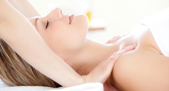 Suýt phải cắt bỏ ngực chỉ vì đi… massage, chuyên gia cảnh báo không được tùy tiện massage khu vực này - Ảnh 1.