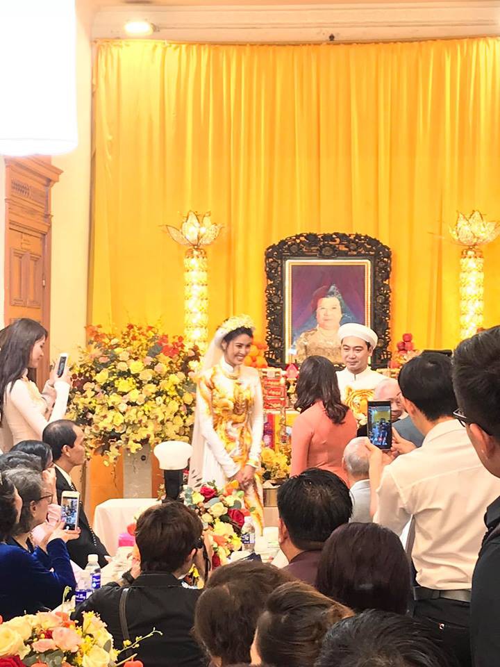 Lan Khuê và John Tuấn Nguyễn rạng rỡ mặc áo dài trong lễ ăn hỏi sáng nay - Ảnh 10.