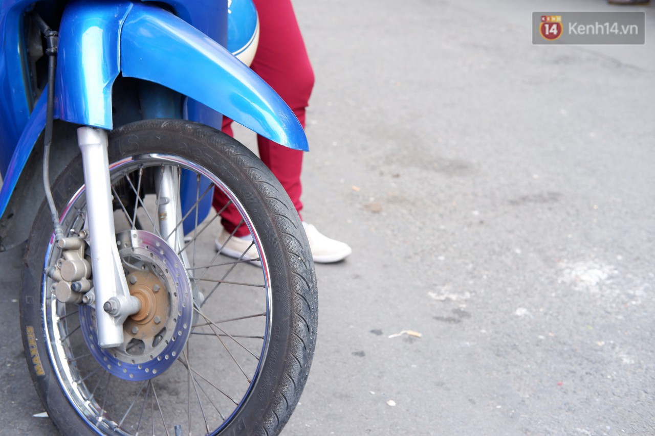 Gặp nữ tài xế xe ôm độc thân vui tính, chém tiếng Anh với khách Tây ở Bùi Viện: Đời mà, tới đâu hay tới đó! - Ảnh 4. Gặp nữ tài xế xe ôm độc thân vui tính, chém tiếng Anh với khách Tây ở Bùi Viện: Đời mà, tới đâu hay tới đó! - Ảnh 4.