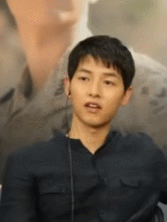 G&oacute;c đ&agrave;o mộ: Hơn 2 năm trước, Song Joong Ki đ&atilde; v&ocirc; t&igrave;nh để lộ sự ghen tu&ocirc;ng v&igrave; c&acirc;u n&oacute;i của b&agrave; x&atilde; - Ảnh 18.