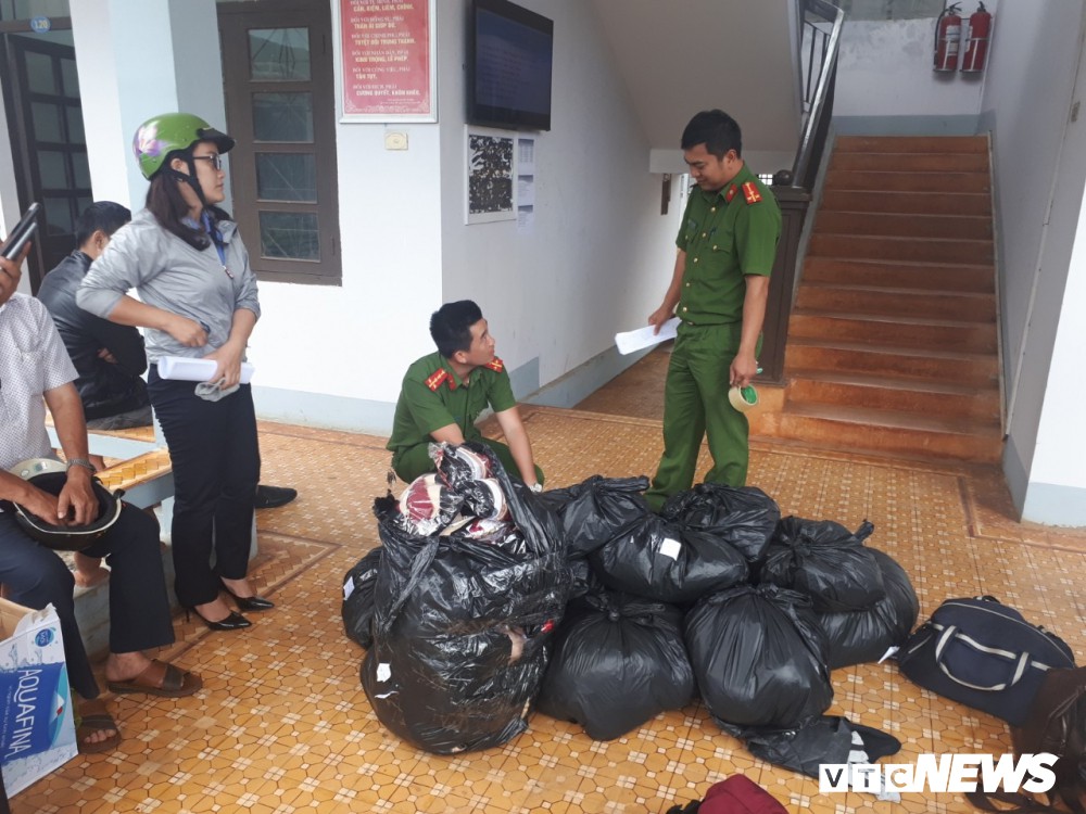 Xưng là nhà báo, 2 kẻ lạ mặt đi ô tô cướp máy bắn tốc độ của CSGT - Ảnh 1. Xưng là nhà báo, 2 kẻ lạ mặt đi ô tô cướp máy bắn tốc độ của CSGT - Ảnh 1.