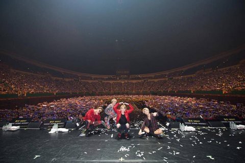 Nhìn ghế ở concert iKON thưa thớt, netizen mỉa mai “bố Yang”: Chăm nhóm kỹ mà không đột phá được - Ảnh 3.