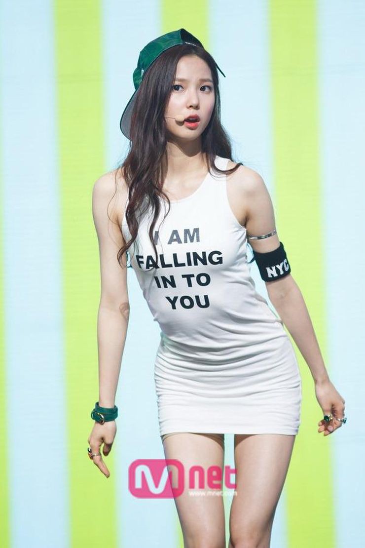 Top mỹ nhân Kpop gầy nhất lịch sử Kpop: Cô mảnh khảnh nhất chỉ 37kg, 2 nữ thần Black Pink và SNSD đều có mặt - Ảnh 16. Top mỹ nhân Kpop gầy nhất lịch sử Kpop: Cô mảnh khảnh nhất chỉ 37kg, 2 nữ thần Black Pink và SNSD đều có mặt - Ảnh 16.