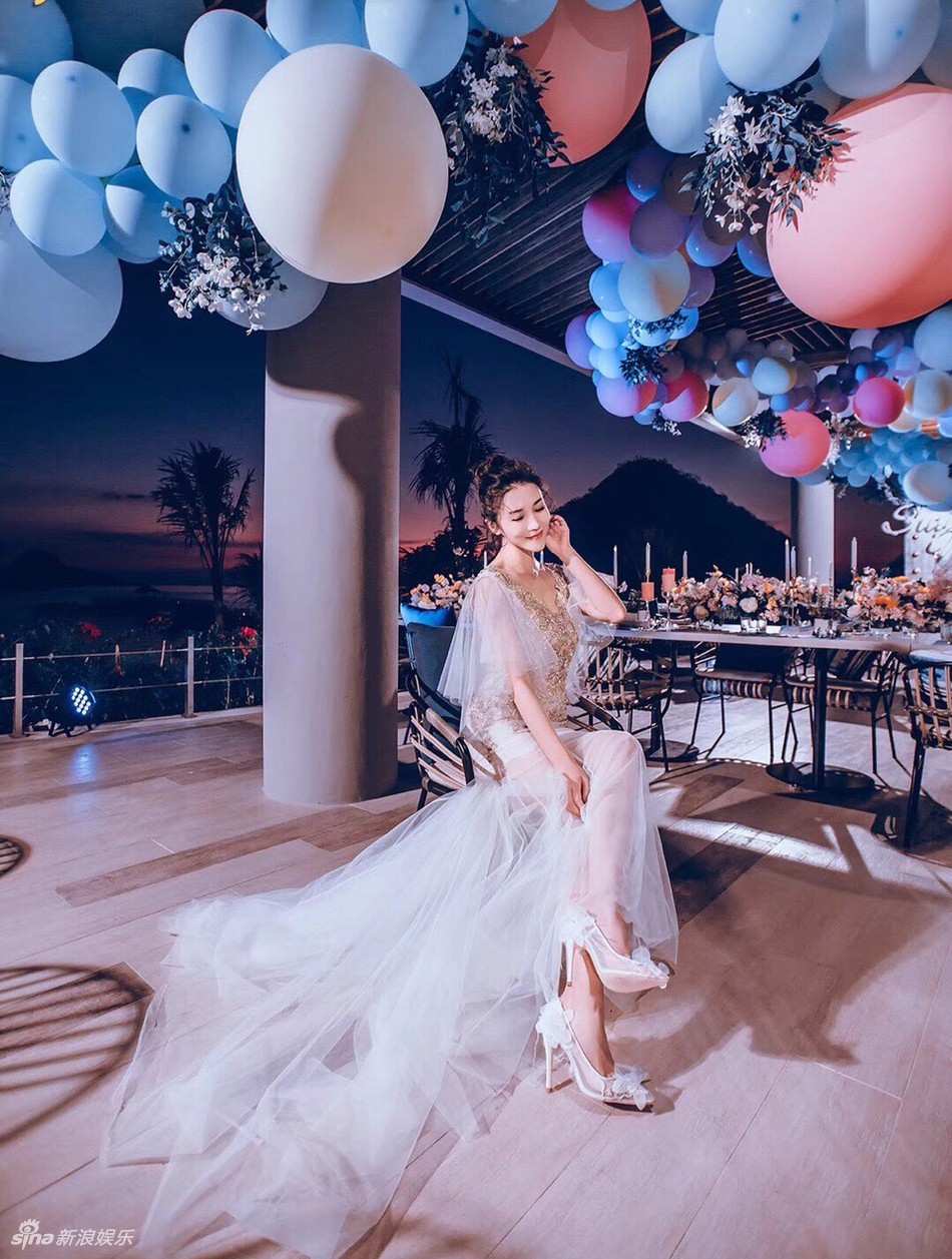 Đám cưới lãng mạn và ngọt ngào của soái ca Hoan Lạc Tụng với bạn gái sau nhiều năm chung sống - Ảnh 5.